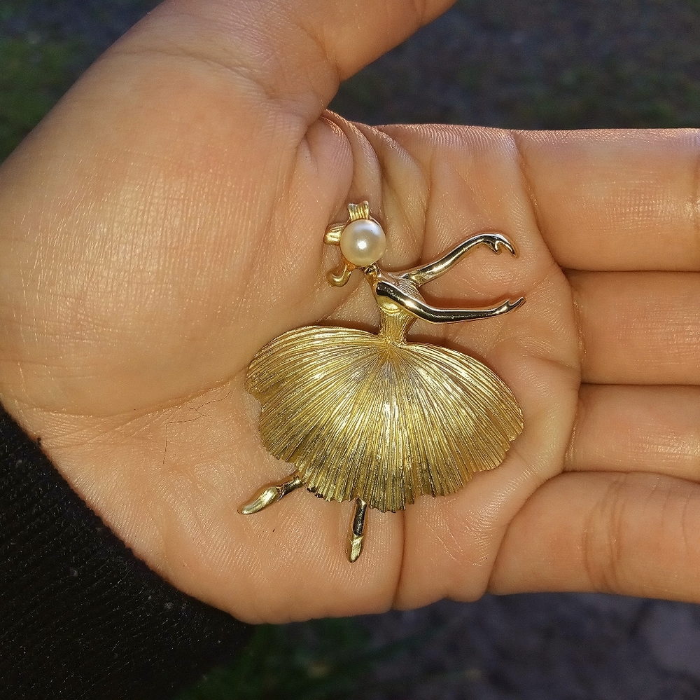 Vintage Mother of Pearl Ballerina Brooch